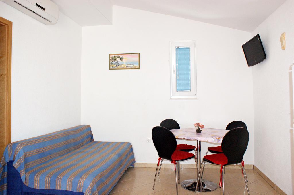 Apartments Kairos - Bili 9 Kastela Oda fotoğraf