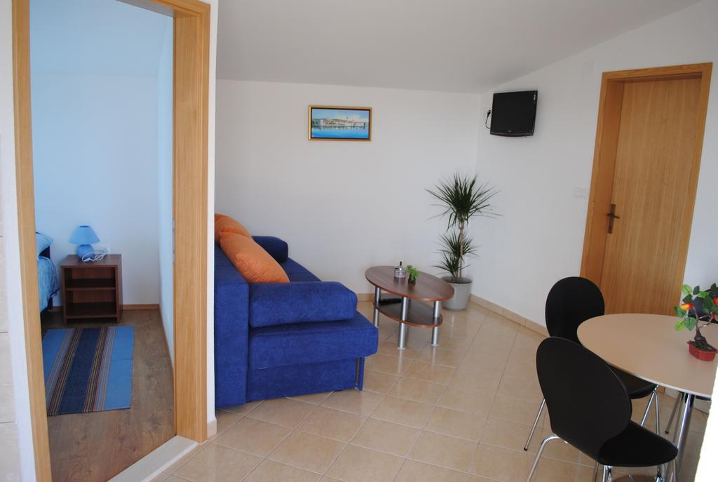 Apartments Kairos - Bili 9 Kastela Oda fotoğraf