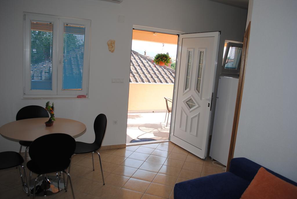 Apartments Kairos - Bili 9 Kastela Oda fotoğraf