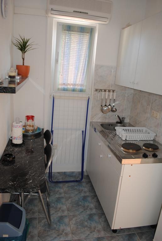 Apartments Kairos - Bili 9 Kastela Oda fotoğraf